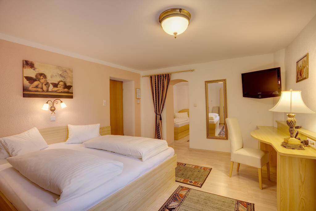 Cityhotel Schwarzer Baer Innsbruck Room photo