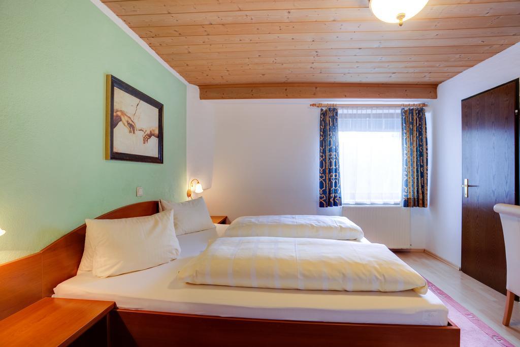 Cityhotel Schwarzer Baer Innsbruck Room photo