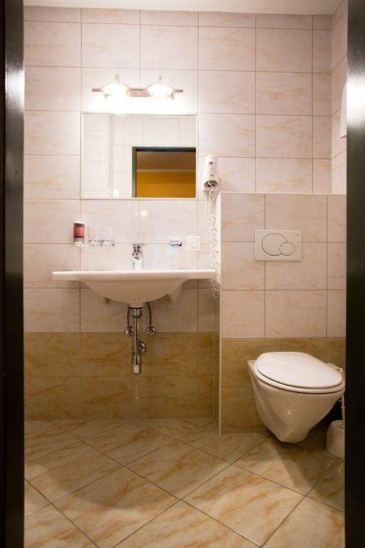 Cityhotel Schwarzer Baer Innsbruck Room photo